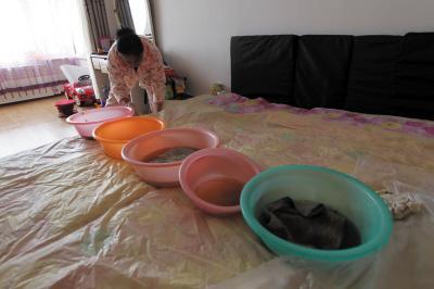 炎陵楼上漏水，住户失联，小区没物管，业主维权难！律师来支招……